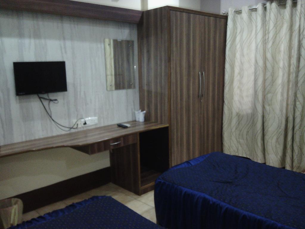 Hotel Blue Moon Guwahati Oda fotoğraf