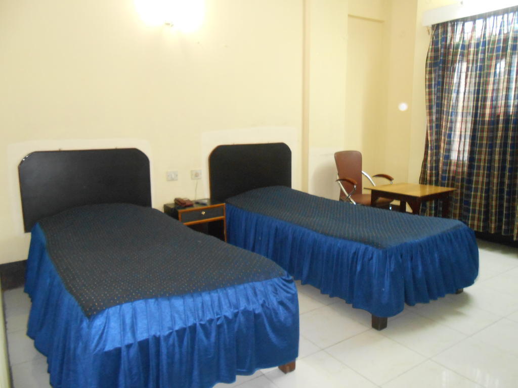 Hotel Blue Moon Guwahati Oda fotoğraf